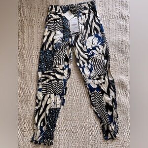 Comfy and chic patterned Zara pants